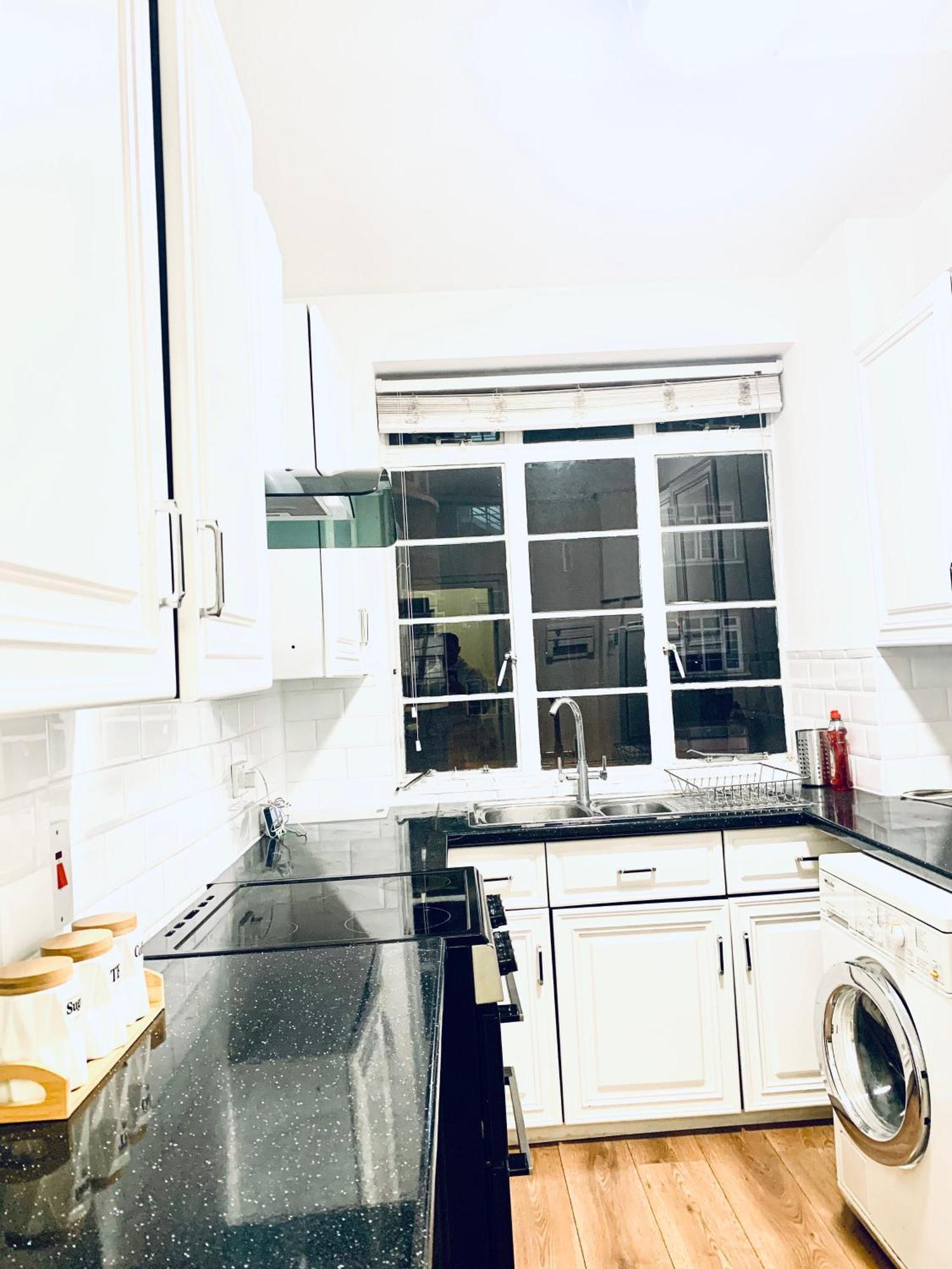 Cosy 2 Bedroom Apartment In Swiss Cottage. Londýn Exteriér fotografie
