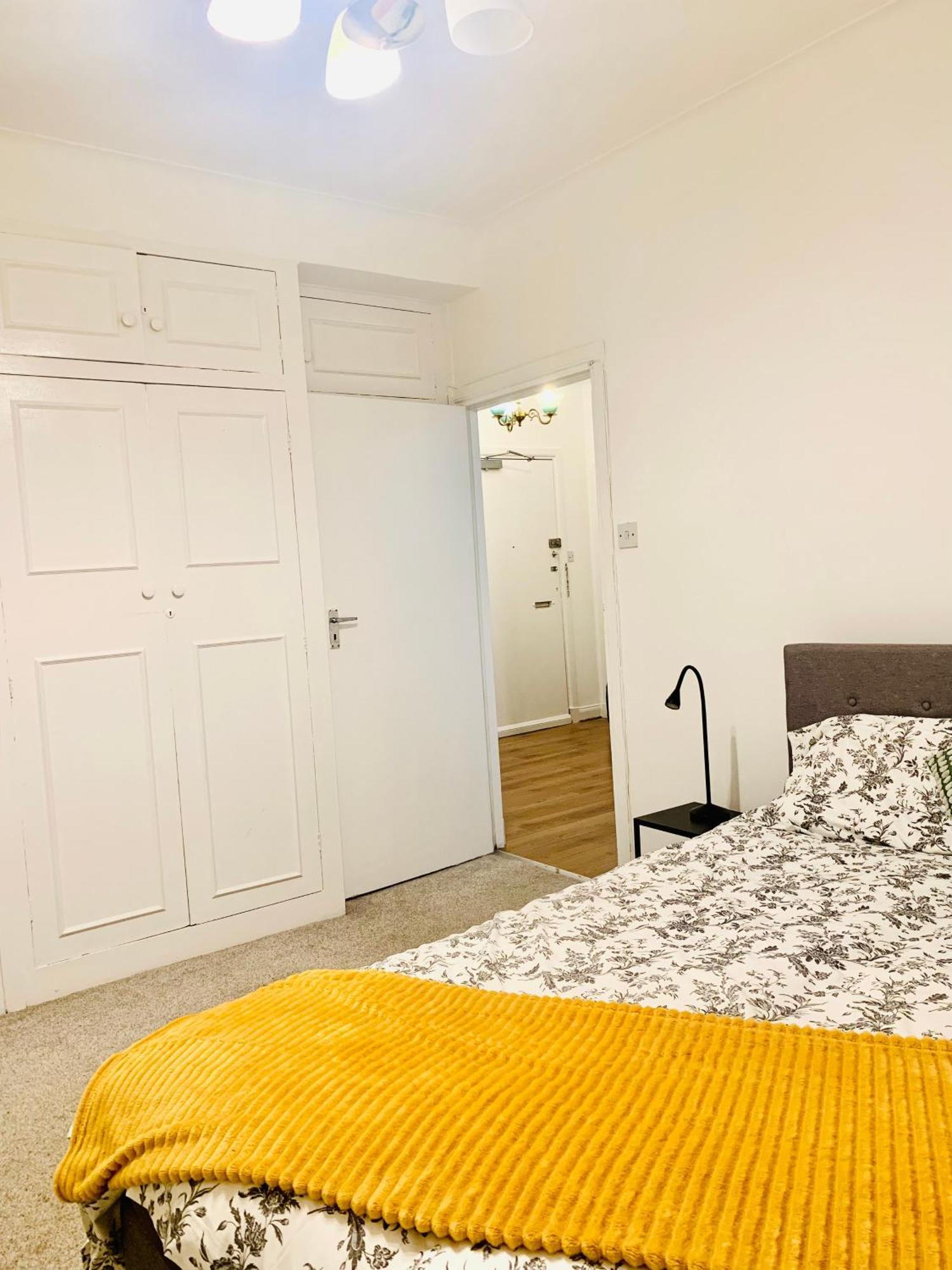 Cosy 2 Bedroom Apartment In Swiss Cottage. Londýn Exteriér fotografie