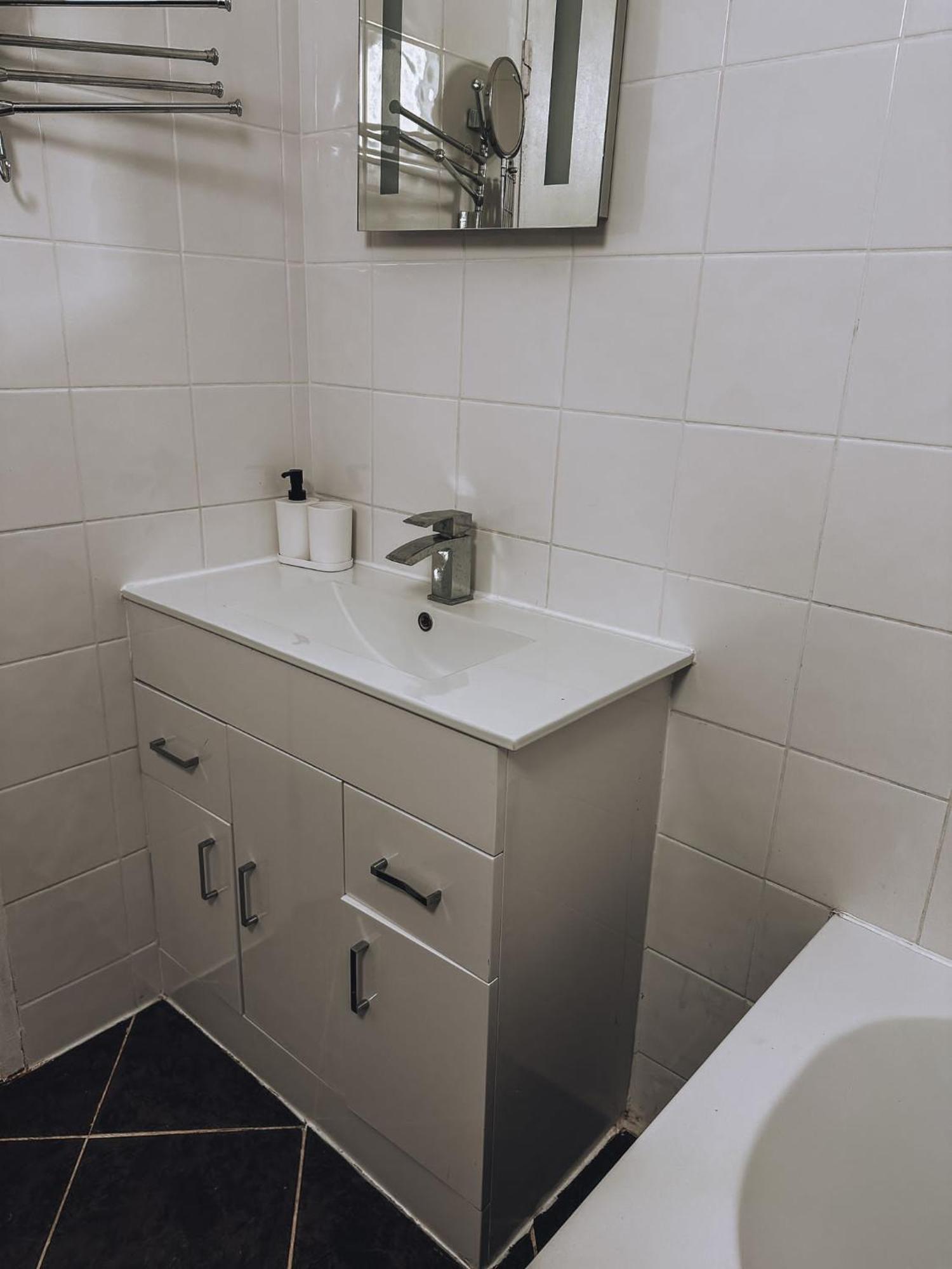 Cosy 2 Bedroom Apartment In Swiss Cottage. Londýn Exteriér fotografie